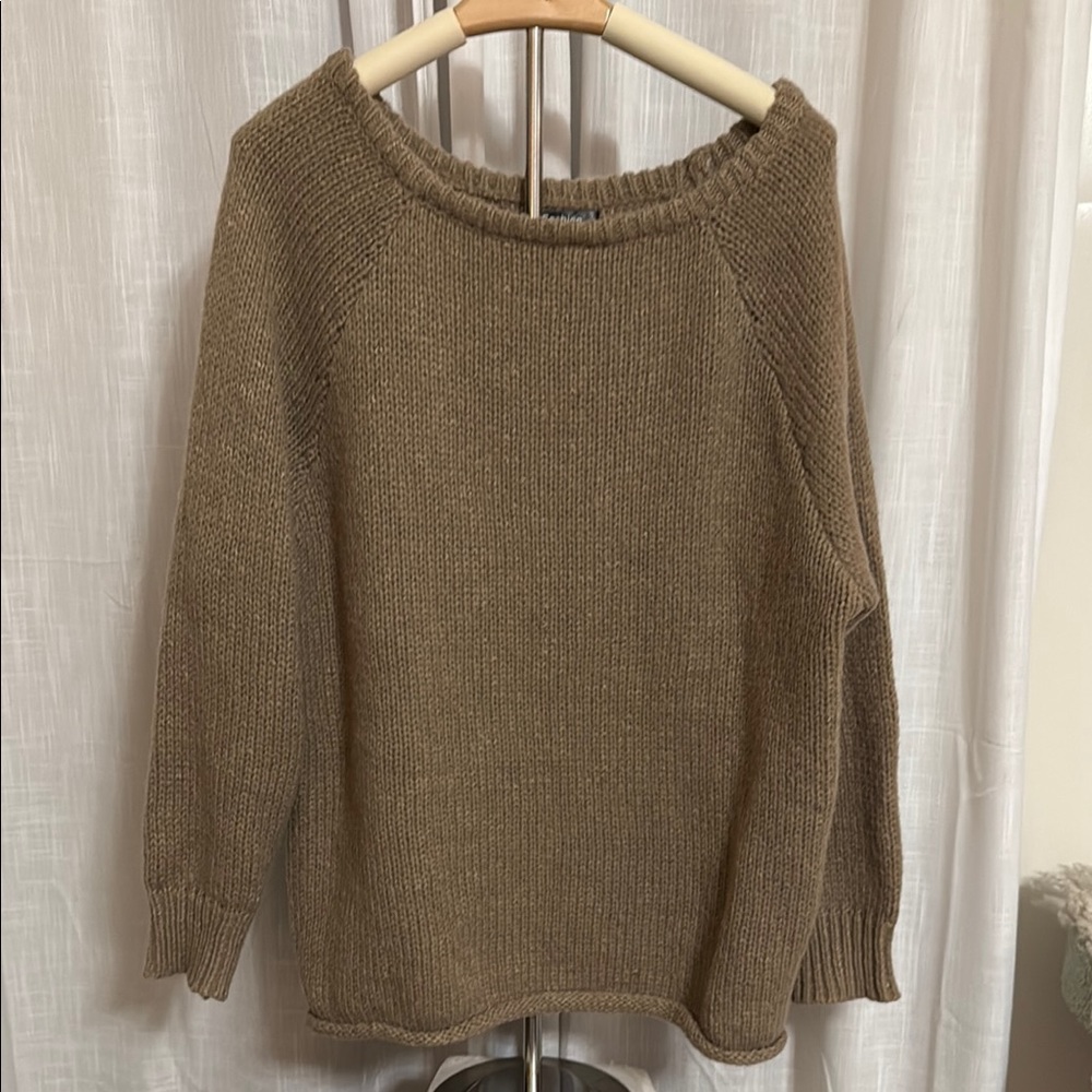 Earthy Brown Crew Neck Sweater with Soft Texture
